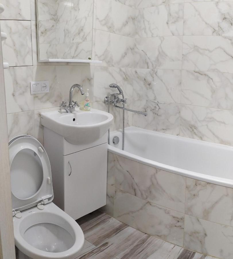 Нова 2Х Кімнатна В Центре Rivne Ngoại thất bức ảnh
